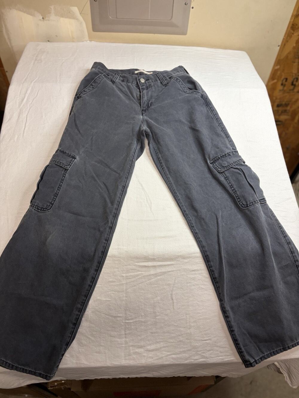Levi’s Superlow Cargo Pants Women’s Size 25 Gray Wide Leg Y2K Utility Cotton
